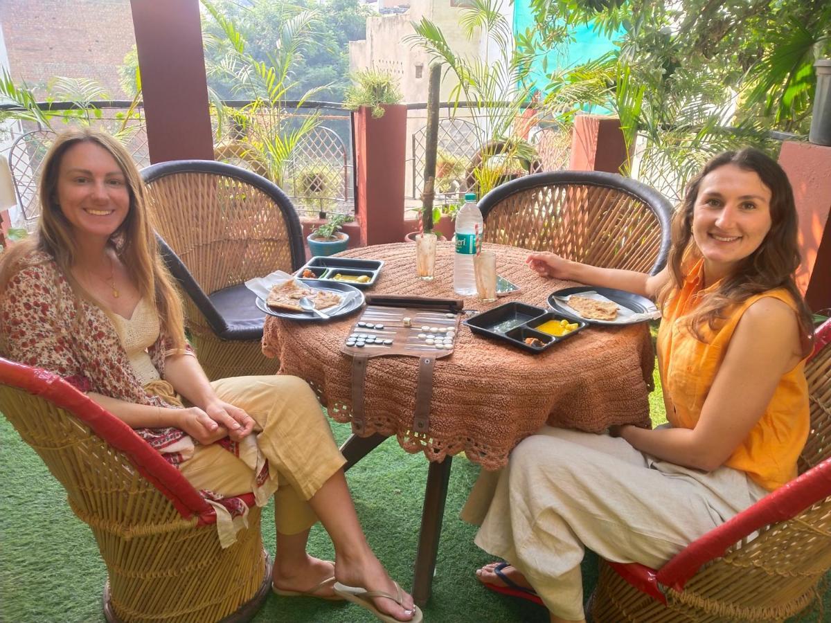 Kishan Home Stay Matura Exterior foto