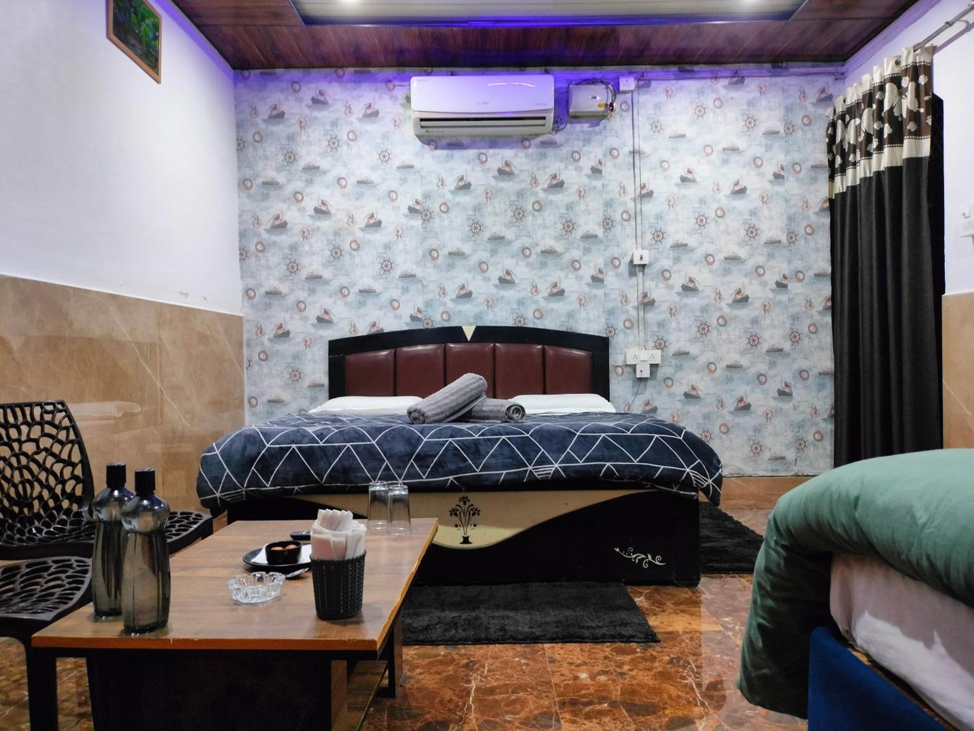 Kishan Home Stay Matura Exterior foto