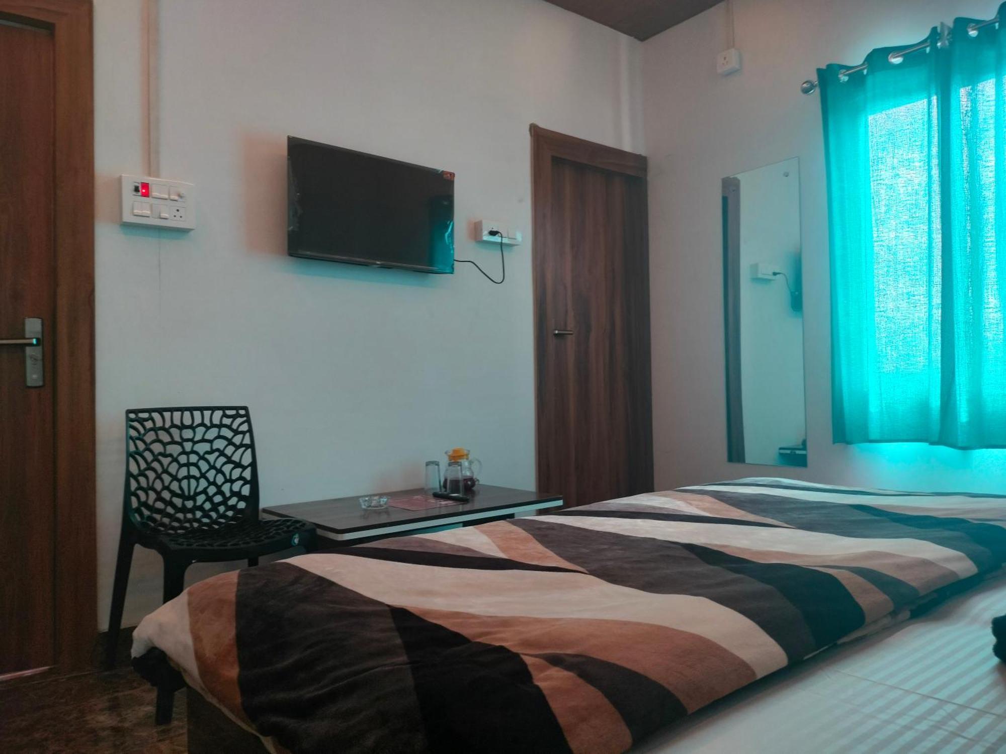 Kishan Home Stay Matura Exterior foto