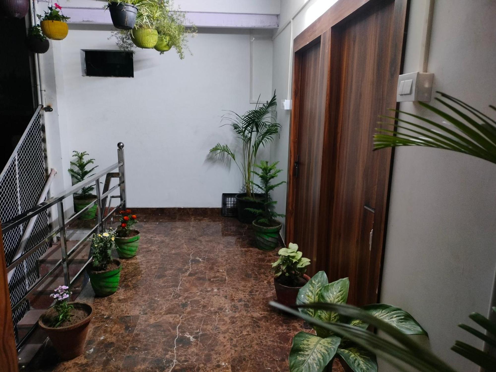 Kishan Home Stay Matura Exterior foto