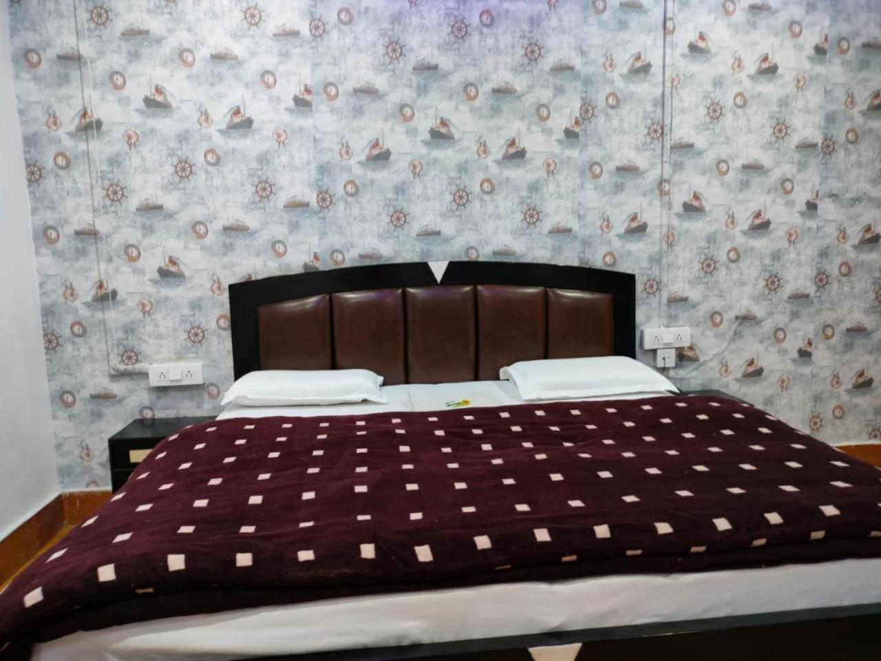 Kishan Home Stay Matura Exterior foto