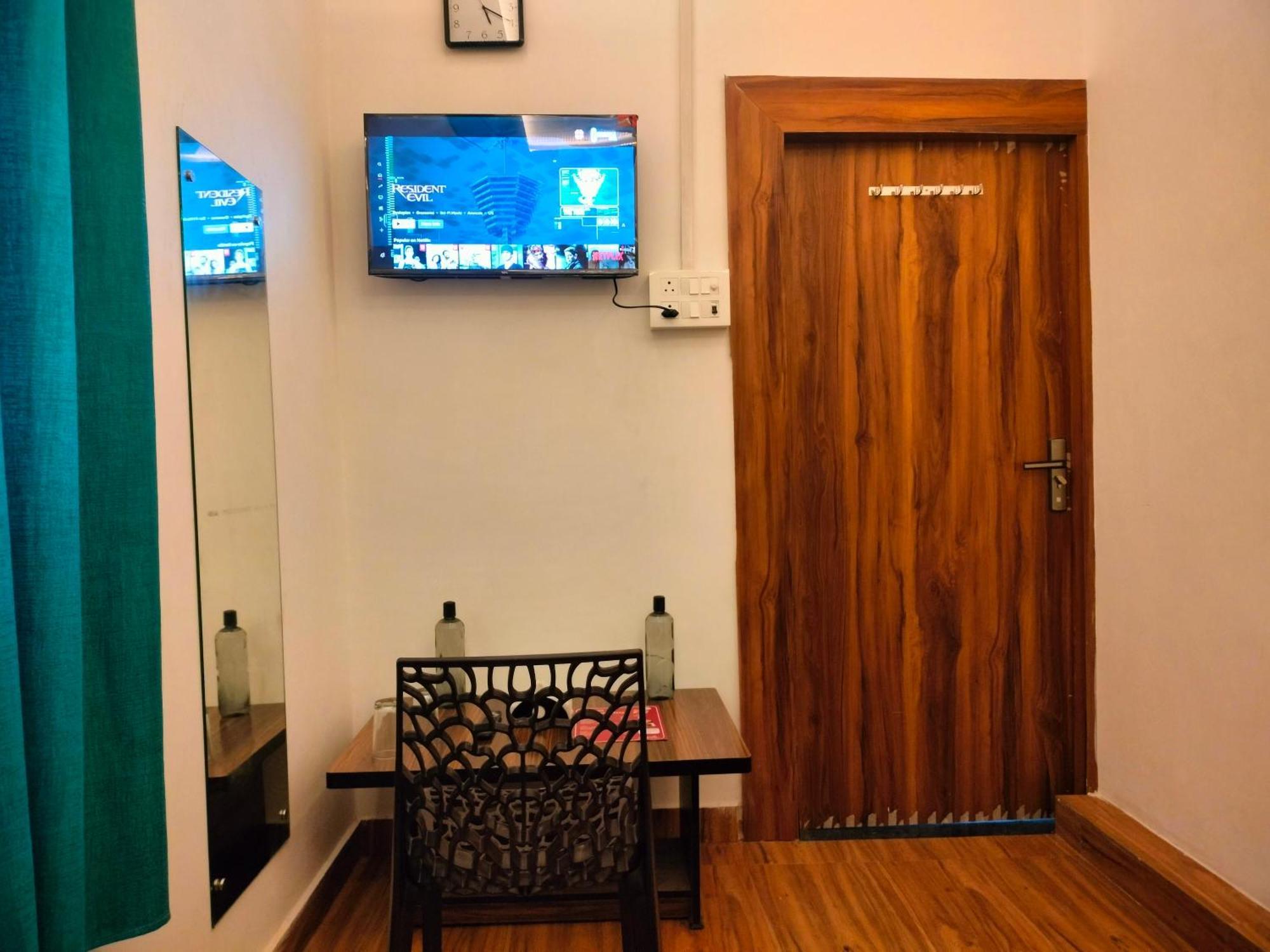Kishan Home Stay Matura Exterior foto